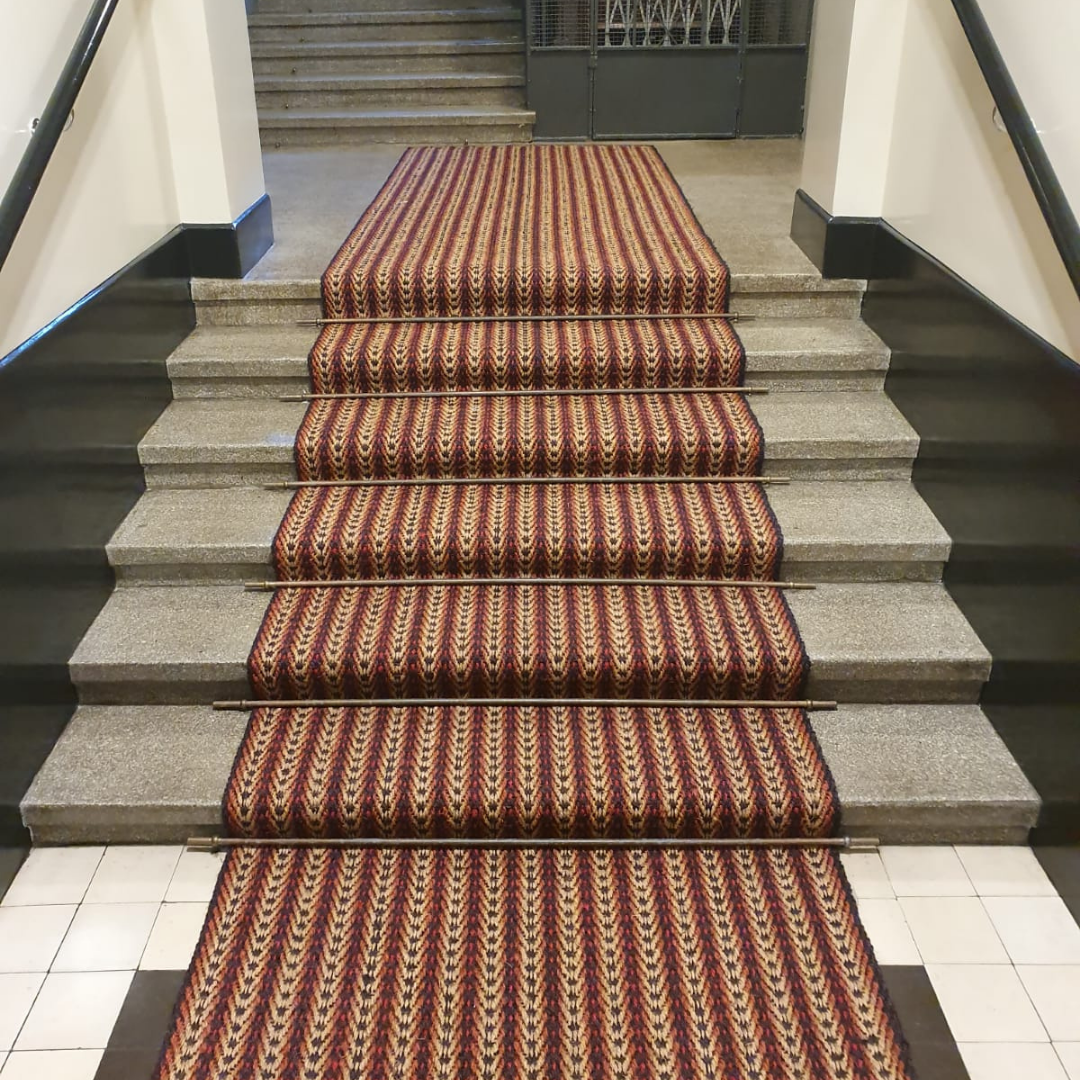 Kookosmatto taloyhtiön porraskäytävään